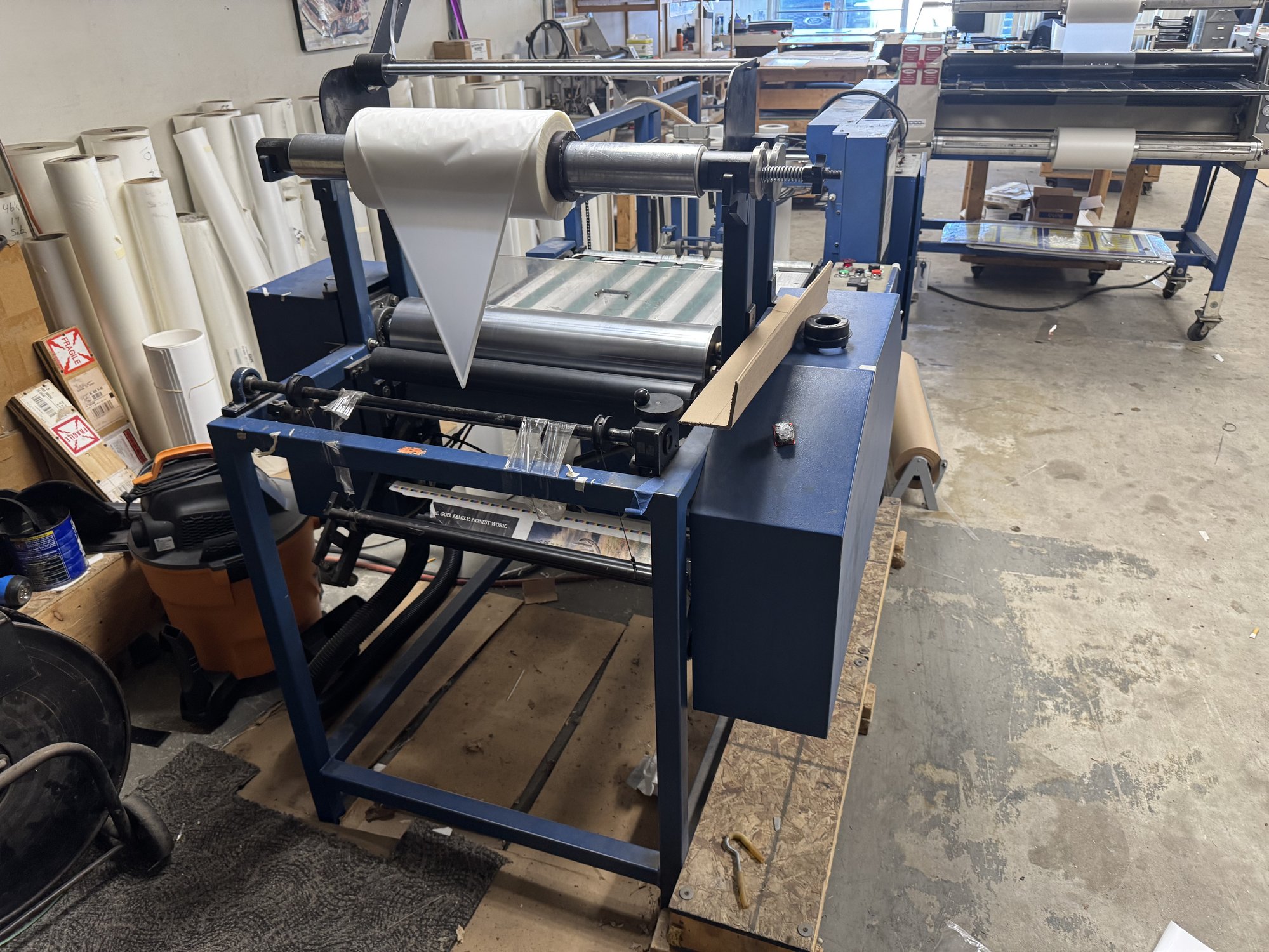 Wide-Format Industrial Four-Roll Laminator -- Blue Frame — Unknown Unknown main photo